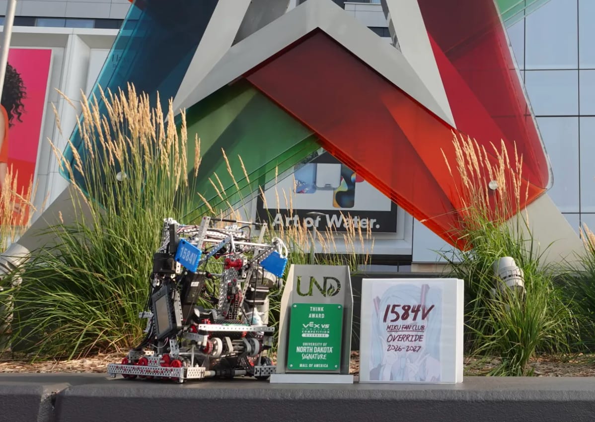 1584V with the Think Award at the Mall of America Signature Event