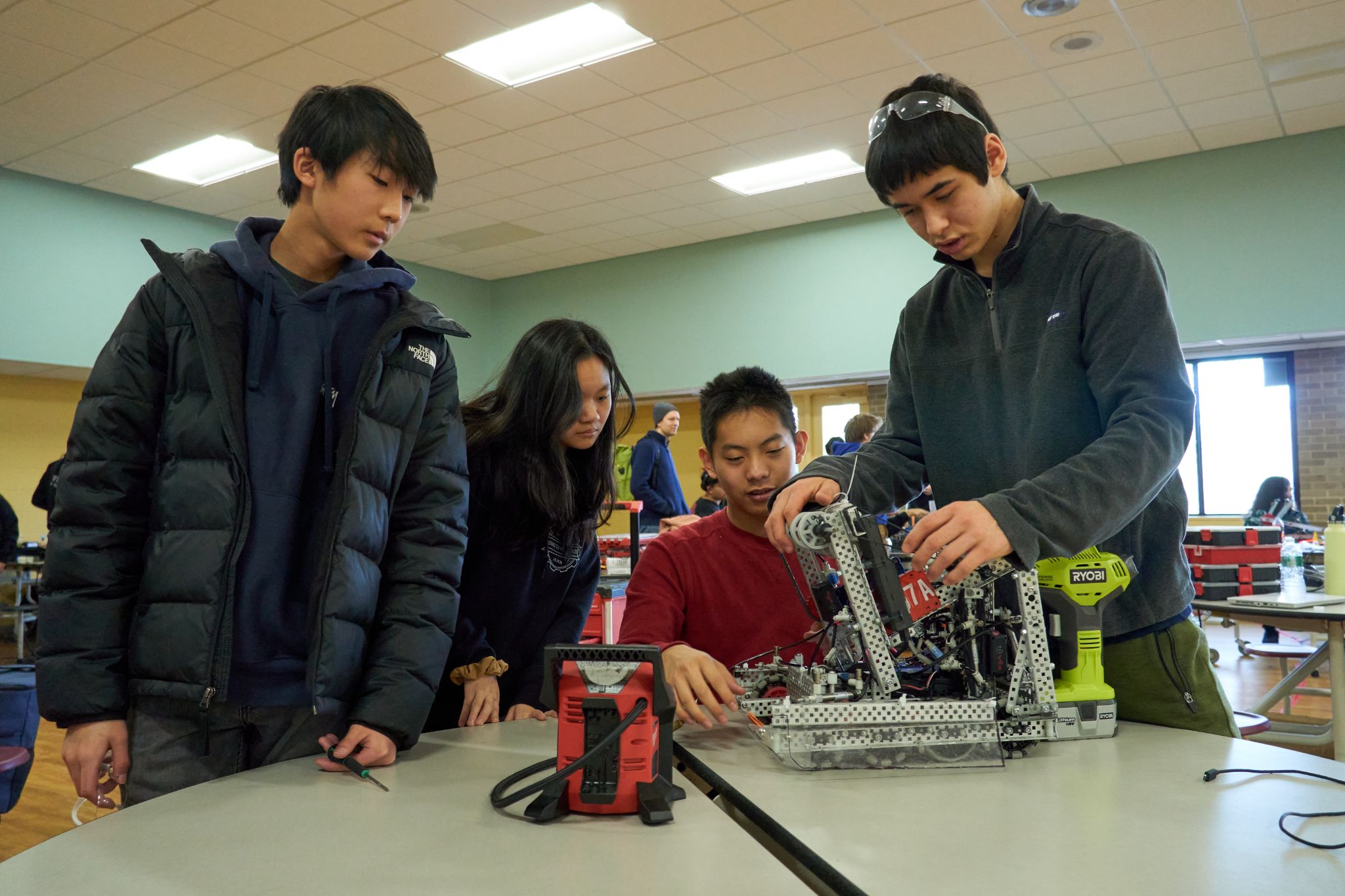 LexVEX participants building robots together